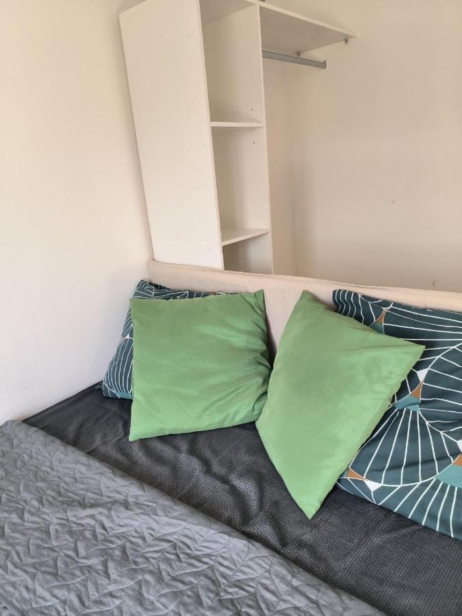 3 Hebergements - Au 1Er Etage 1 Appartement 2 Pieces Et Au 2Eme Etage Un Logement De 2 Chambres Louees Separement Avec Coin Cuisine Et Toilettes A Partager- Dans Pavillon Au Pied Du Rer B A 5 Minutes De Paris Et 30 Mn Stade De France カシャン エクステリア 写真