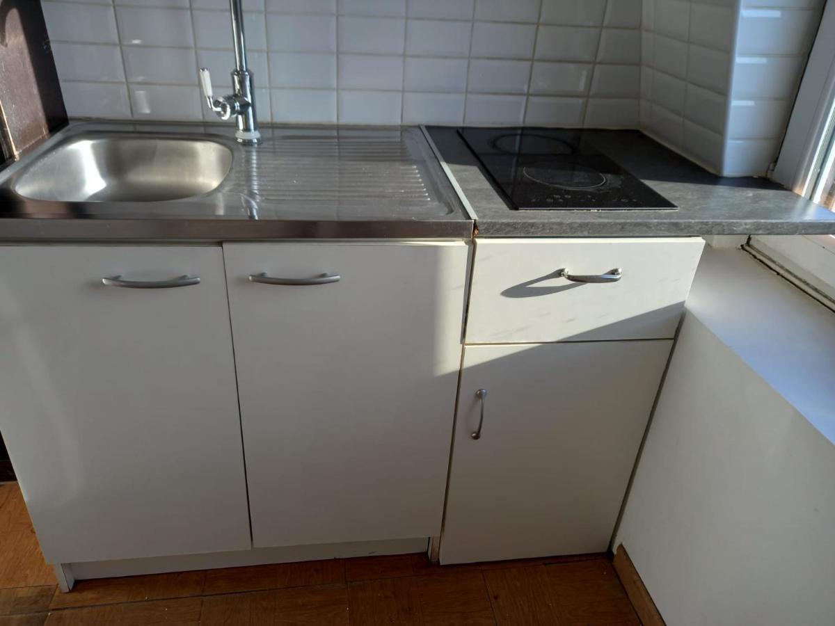 3 Hebergements - Au 1Er Etage 1 Appartement 2 Pieces Et Au 2Eme Etage Un Logement De 2 Chambres Louees Separement Avec Coin Cuisine Et Toilettes A Partager- Dans Pavillon Au Pied Du Rer B A 5 Minutes De Paris Et 30 Mn Stade De France カシャン エクステリア 写真