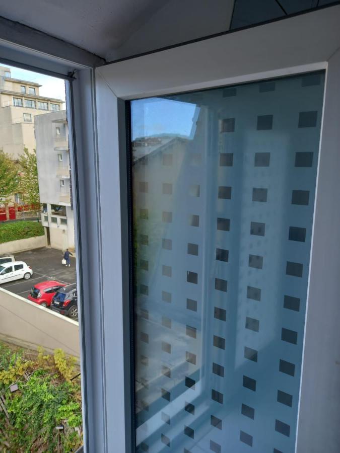3 Hebergements - Au 1Er Etage 1 Appartement 2 Pieces Et Au 2Eme Etage Un Logement De 2 Chambres Louees Separement Avec Coin Cuisine Et Toilettes A Partager- Dans Pavillon Au Pied Du Rer B A 5 Minutes De Paris Et 30 Mn Stade De France カシャン エクステリア 写真