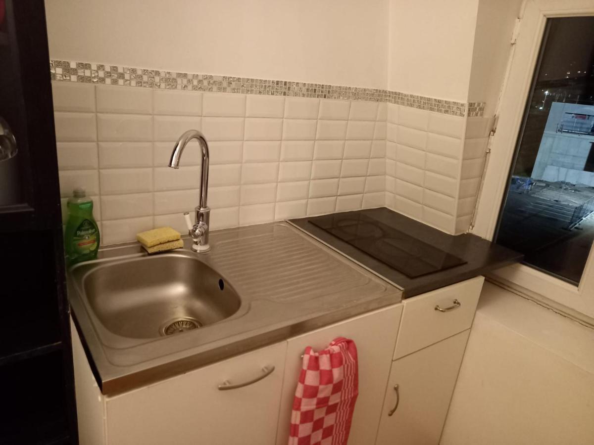 3 Hebergements - Au 1Er Etage 1 Appartement 2 Pieces Et Au 2Eme Etage Un Logement De 2 Chambres Louees Separement Avec Coin Cuisine Et Toilettes A Partager- Dans Pavillon Au Pied Du Rer B A 5 Minutes De Paris Et 30 Mn Stade De France カシャン エクステリア 写真