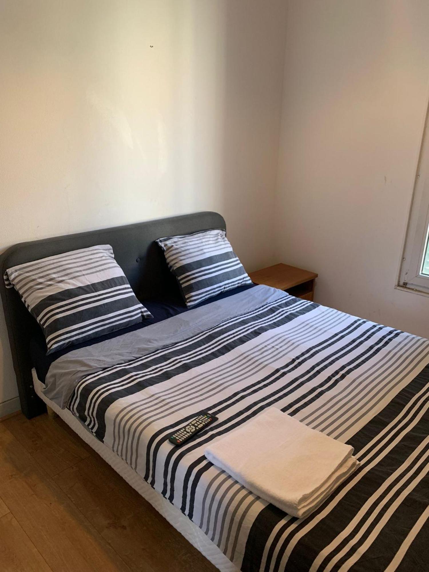 3 Hebergements - Au 1Er Etage 1 Appartement 2 Pieces Et Au 2Eme Etage Un Logement De 2 Chambres Louees Separement Avec Coin Cuisine Et Toilettes A Partager- Dans Pavillon Au Pied Du Rer B A 5 Minutes De Paris Et 30 Mn Stade De France カシャン エクステリア 写真