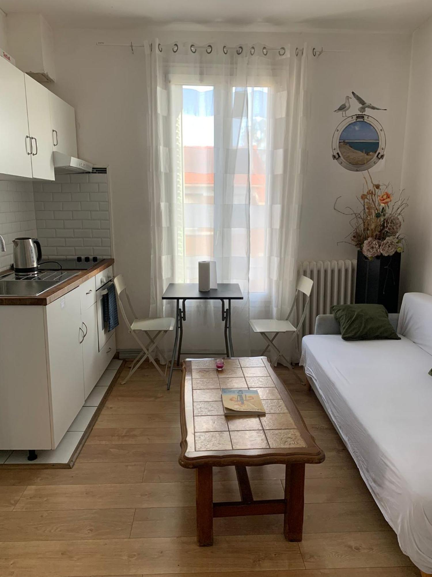 3 Hebergements - Au 1Er Etage 1 Appartement 2 Pieces Et Au 2Eme Etage Un Logement De 2 Chambres Louees Separement Avec Coin Cuisine Et Toilettes A Partager- Dans Pavillon Au Pied Du Rer B A 5 Minutes De Paris Et 30 Mn Stade De France カシャン エクステリア 写真