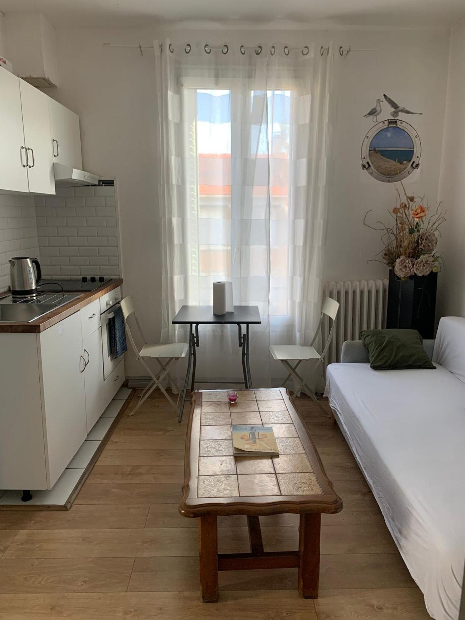 3 Hebergements - Au 1Er Etage 1 Appartement 2 Pieces Et Au 2Eme Etage Un Logement De 2 Chambres Louees Separement Avec Coin Cuisine Et Toilettes A Partager- Dans Pavillon Au Pied Du Rer B A 5 Minutes De Paris Et 30 Mn Stade De France カシャン エクステリア 写真